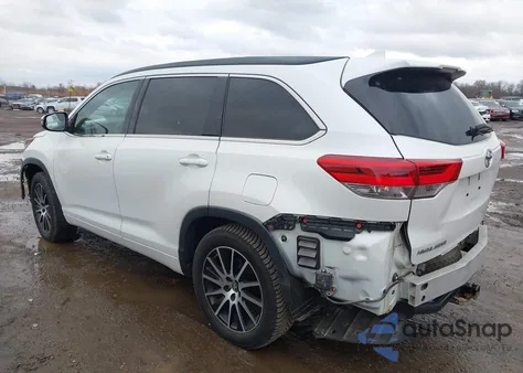2018 Toyota Highlander Se из США, поврежденный, VIN 5TDJZRFHXJS827207
